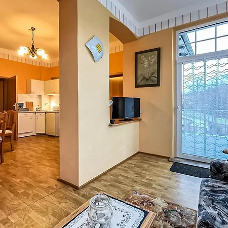 Koelpinseeusedom 아파트 *